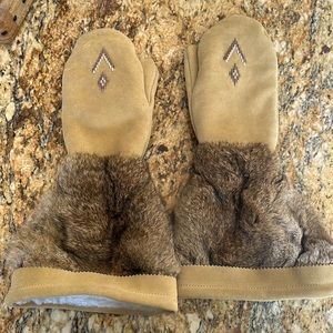 Medium Manitobah Mukluks Gauntlet Mittens